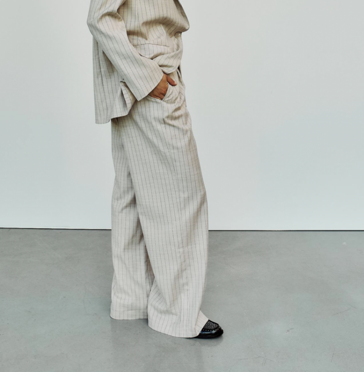  SILVER PINSTR