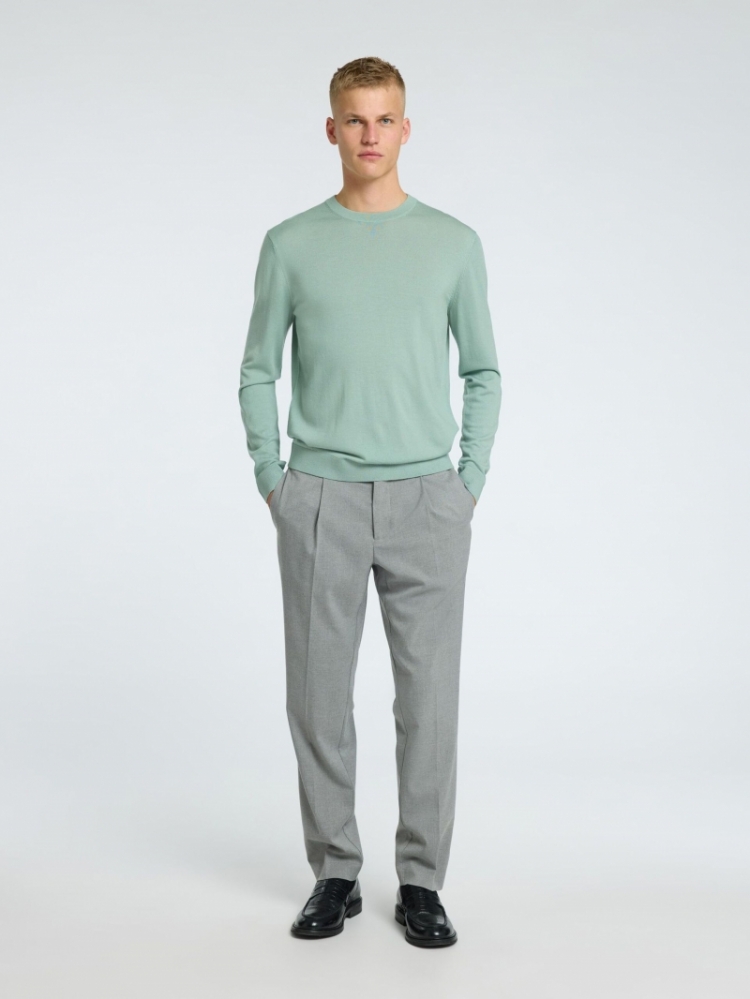 MEDIUM GREY