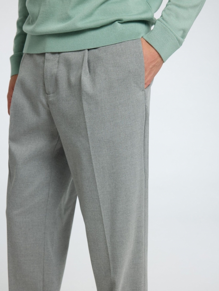 MEDIUM GREY