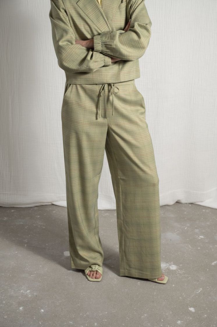  900004598 GREEN