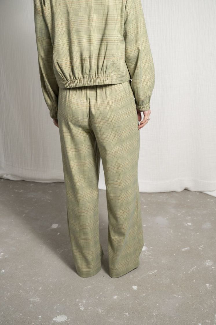  900004598 GREEN