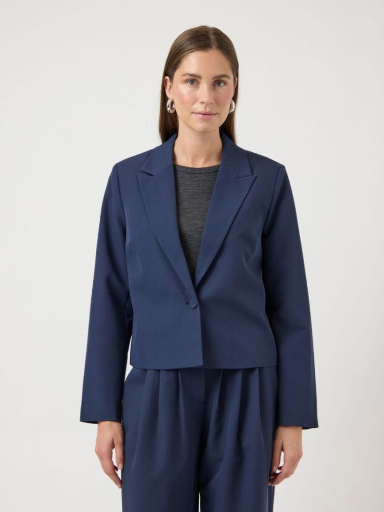  NAVY BLAZER