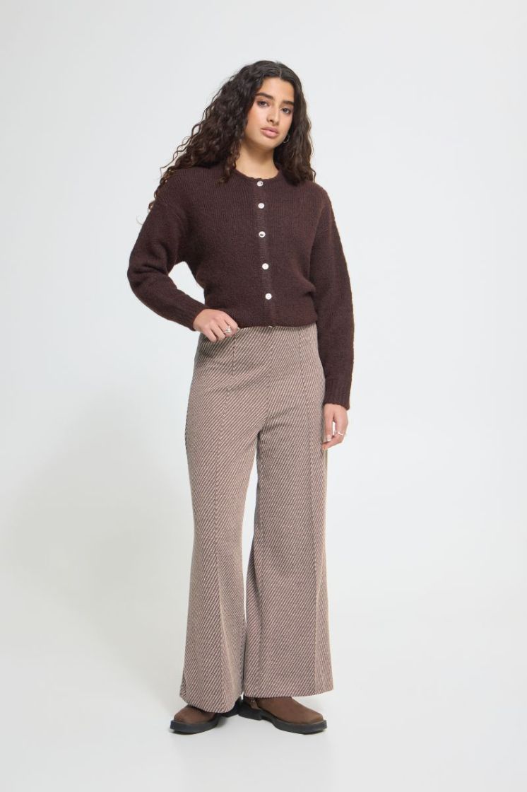  900009668 BROWN