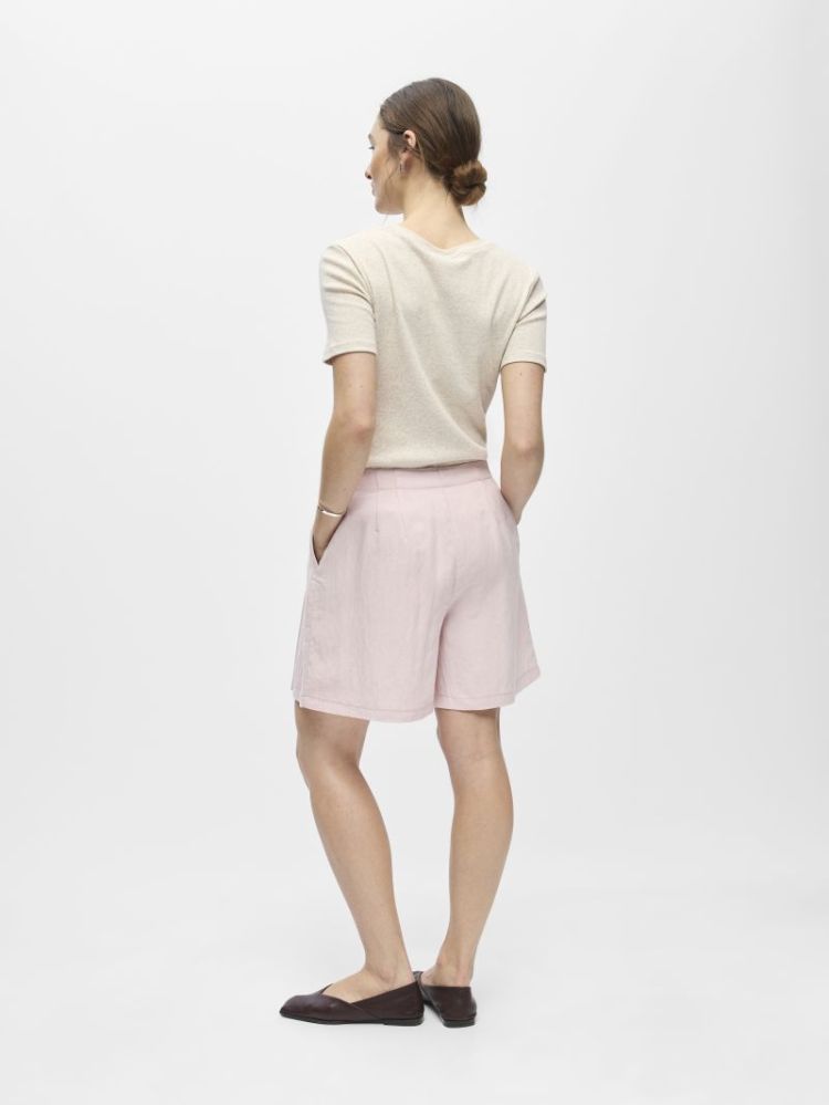  PALE LILAC