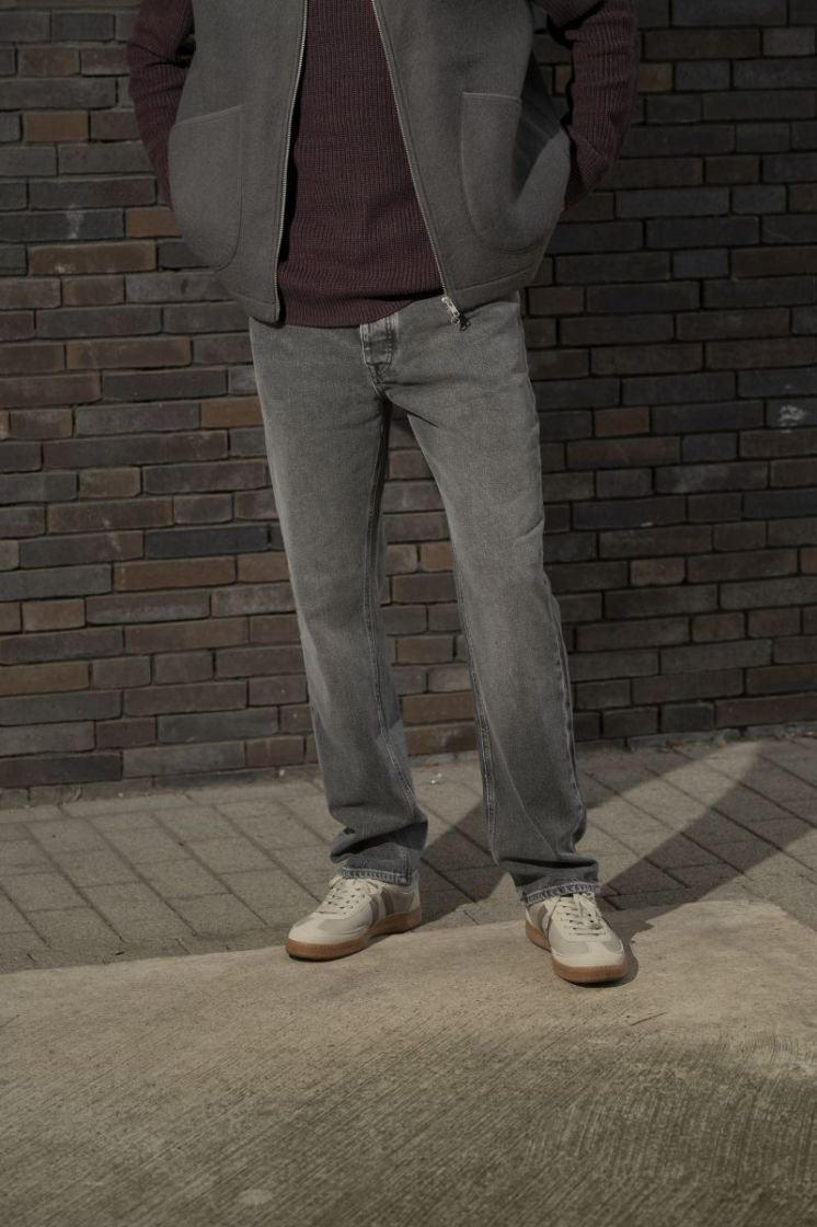 MEDIUM GREY