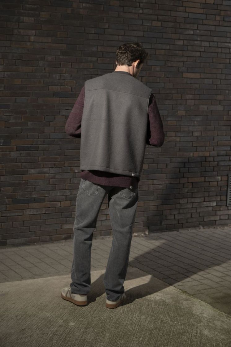 MEDIUM  GREY