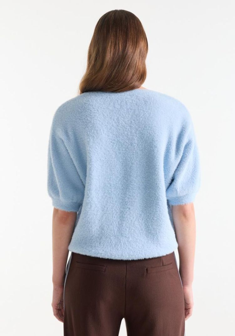  LIGHT BLUE