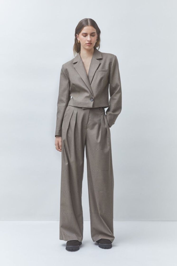  04 TAUPE